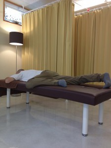沖縄で慢性的な痛みと症状を改善する｜整体の操和｜かえる足の体操2